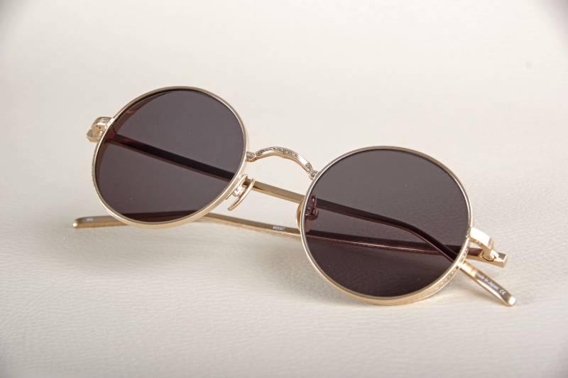 Commander des lunettes de soleil matsuda proche Le Havre, 76