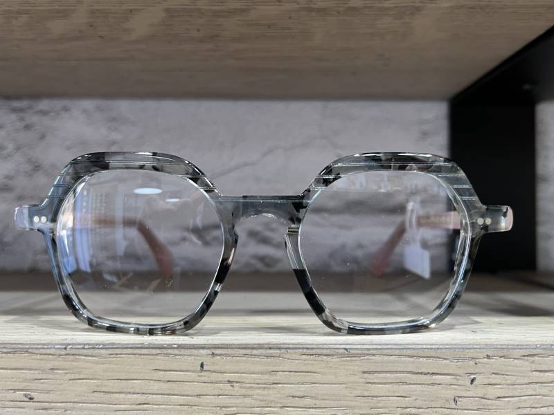 RECHERCHE OPTICIEN REVENDEUR LUNETTES DE VUE LA BRIQUE ET LA VIOLETTE NORMANDIE