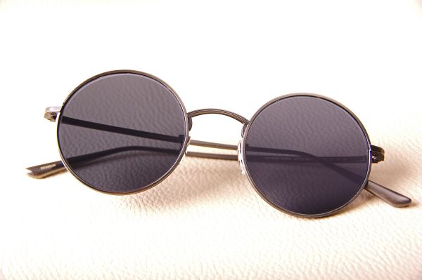 Où trouver les lunettes de soleil Oliver Peoples et The Row After Midnight