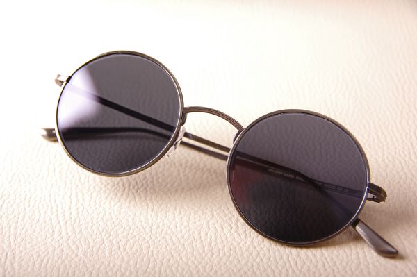 Acheter les lunettes de soleil After midnight de chez Oliver Peoples