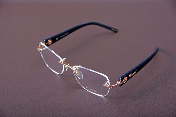 Essayer les lunettes de vue pour Femme Chopard proche de Rouen, 76